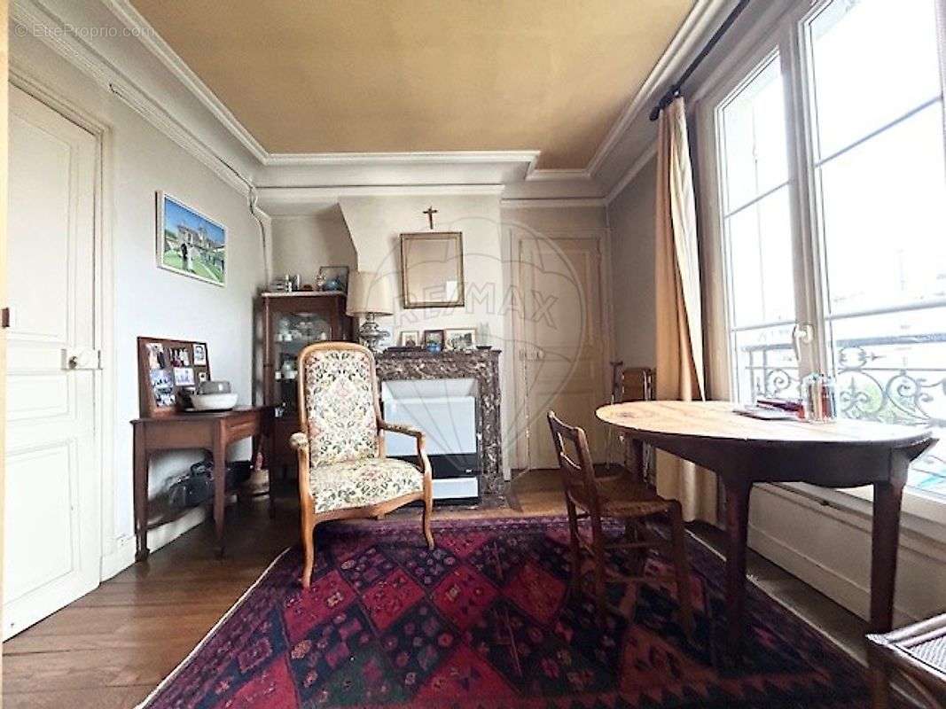 Appartement à PARIS-15E