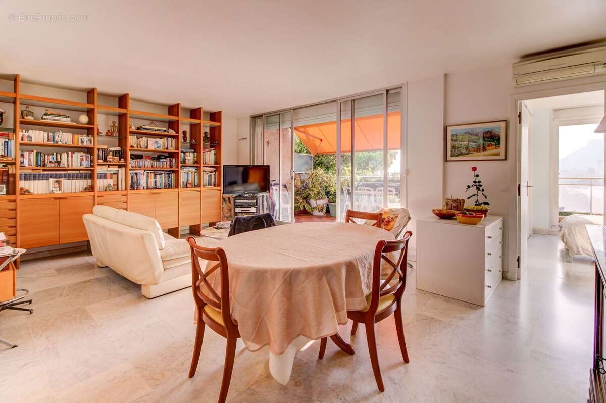 Appartement à ROQUEBRUNE-CAP-MARTIN