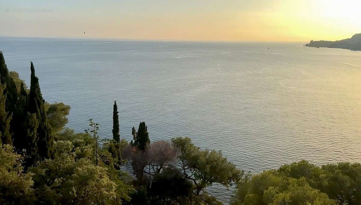 Appartement à ROQUEBRUNE-CAP-MARTIN