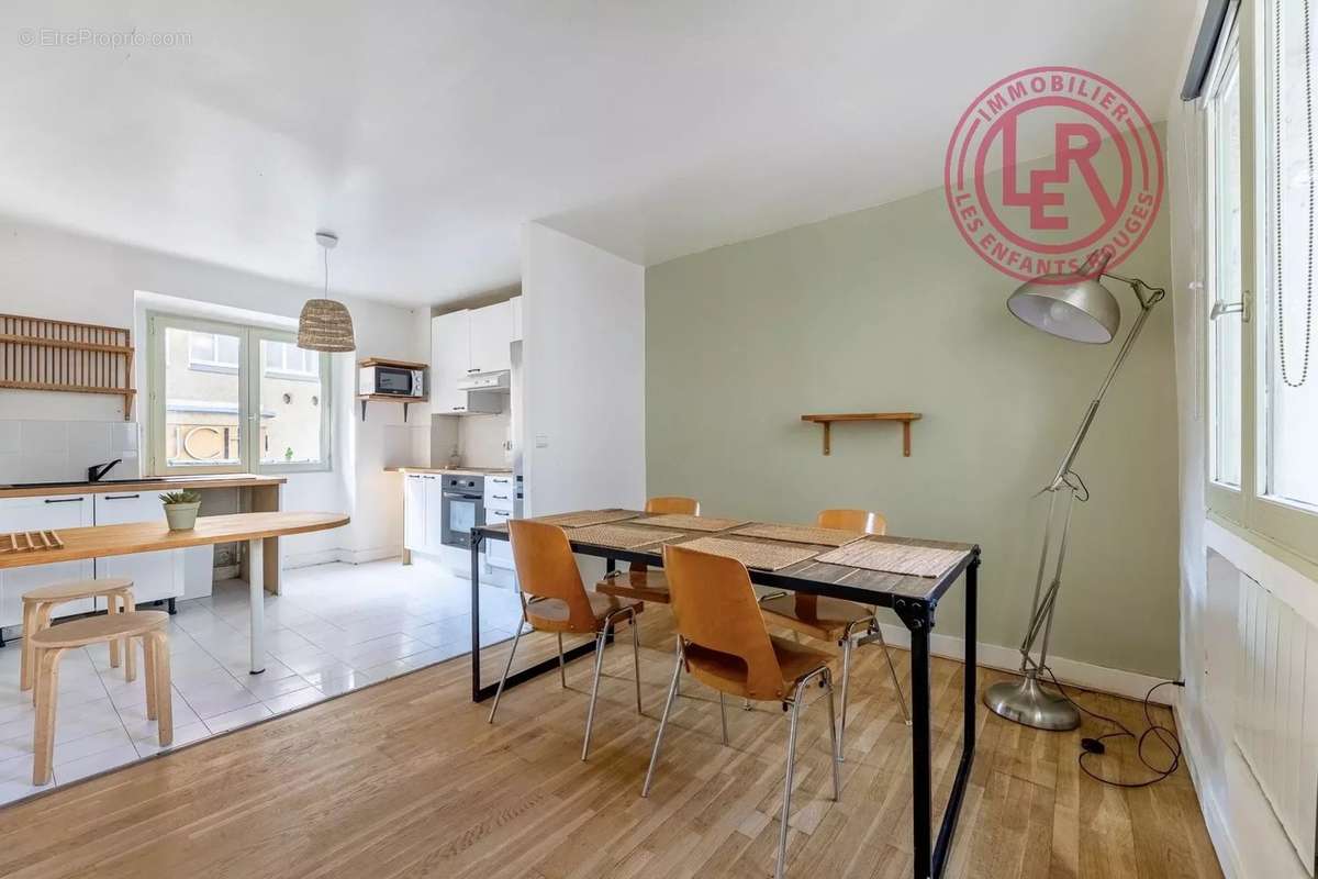 Appartement à PARIS-10E