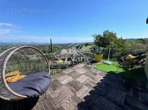 Maison à ROQUEBRUNE-SUR-ARGENS