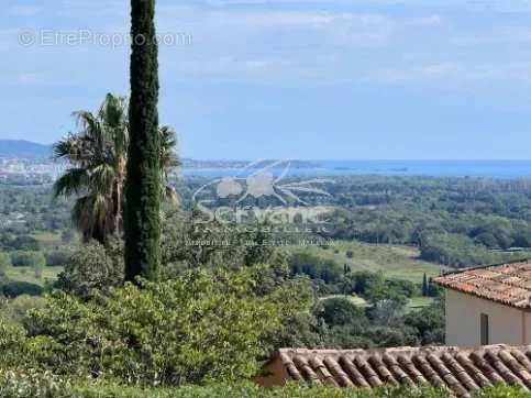 Maison à ROQUEBRUNE-SUR-ARGENS