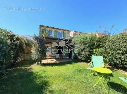 Maison à ROQUEBRUNE-SUR-ARGENS