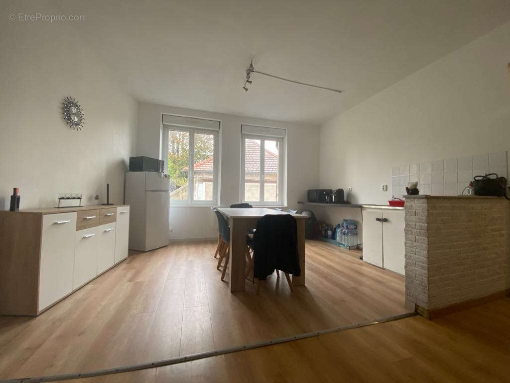 Appartement à NEUILLY-SAINT-FRONT