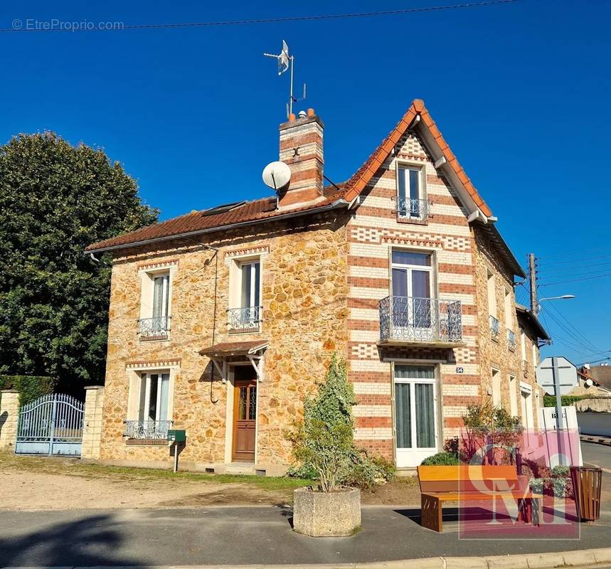 Maison à BRUYERES-LE-CHATEL