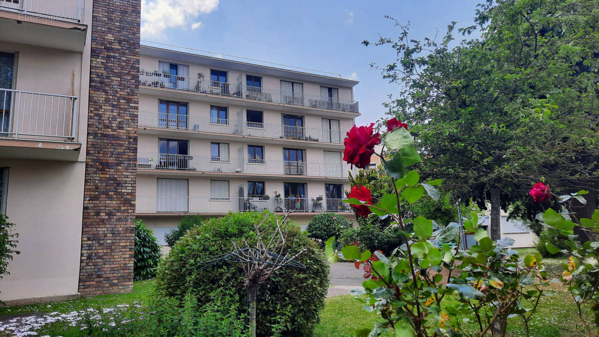 Appartement à FONTENAY-LE-FLEURY