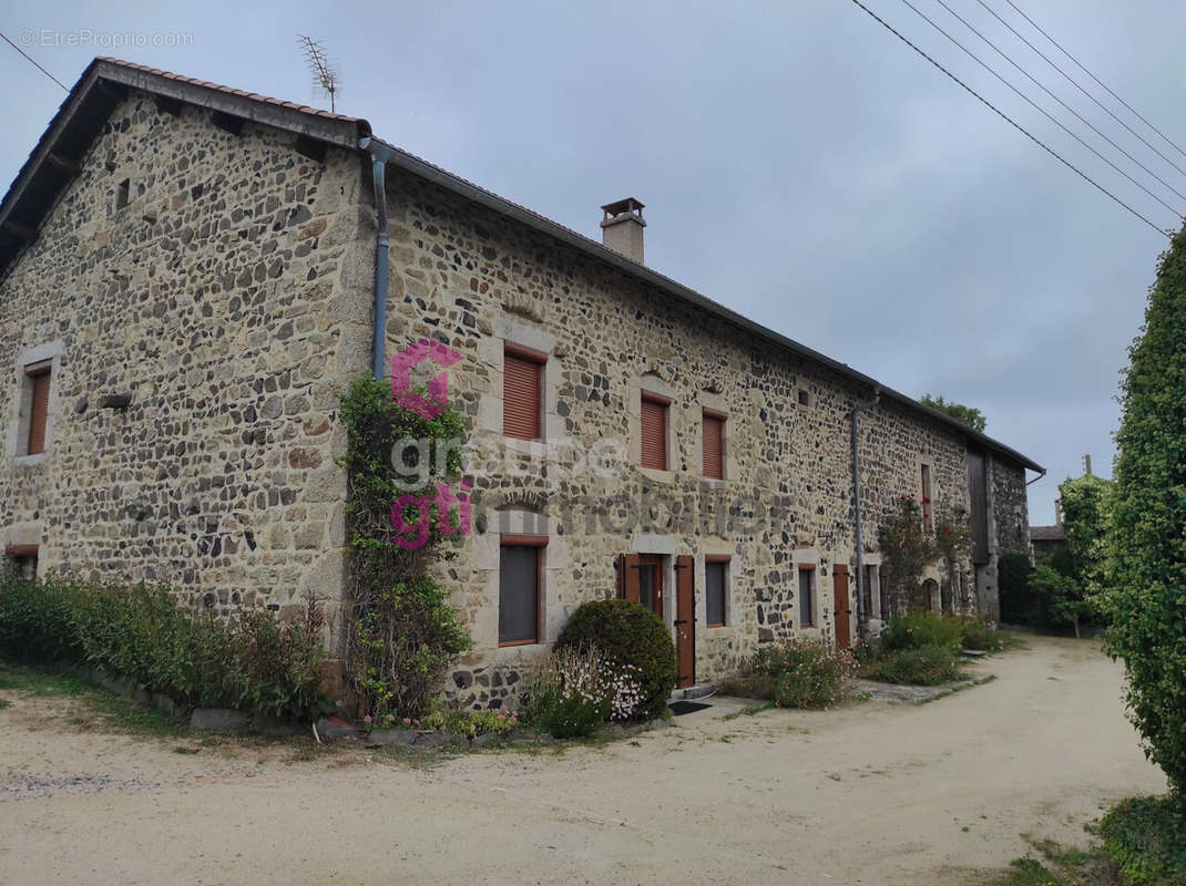 Maison à ROCHE-EN-REGNIER