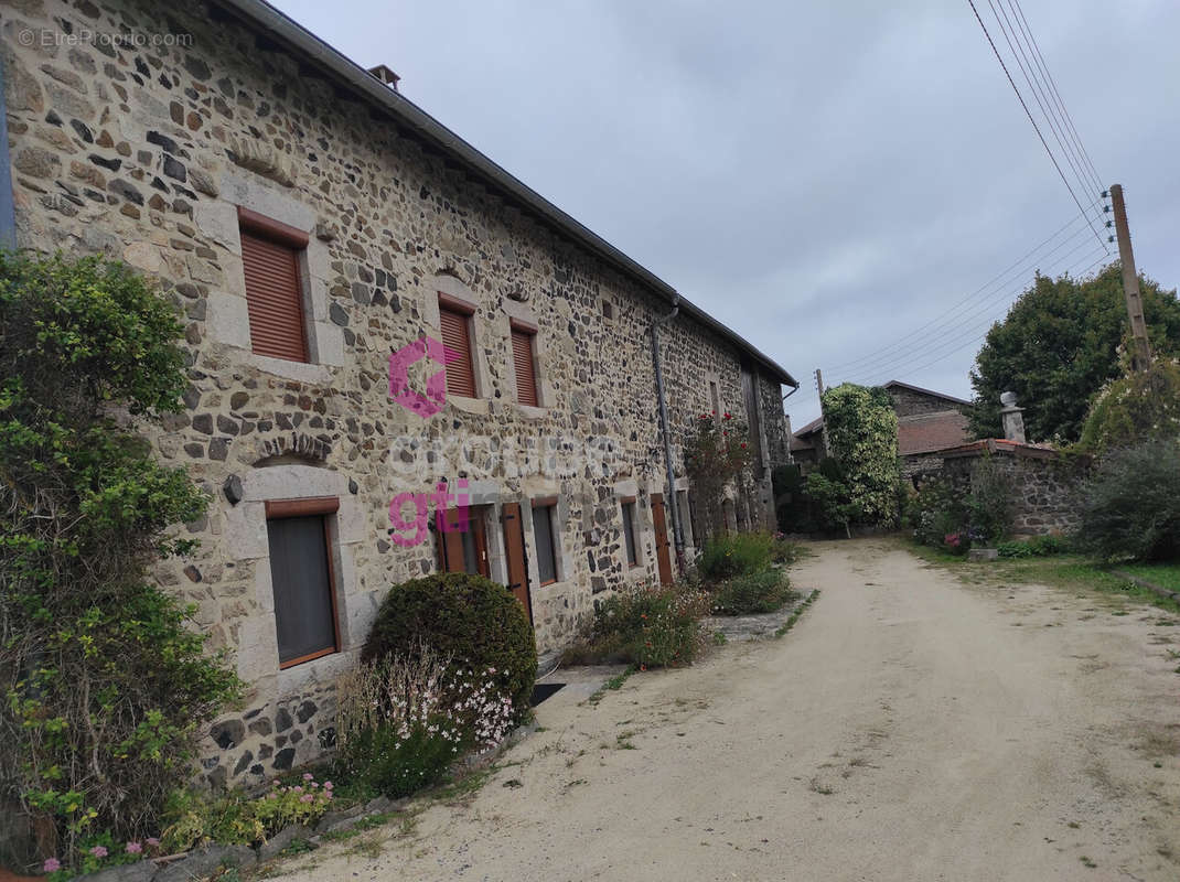 Maison à ROCHE-EN-REGNIER