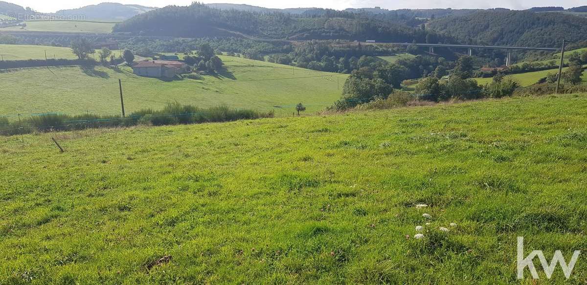 Terrain à SAINTE-COLOMBE-SUR-GAND