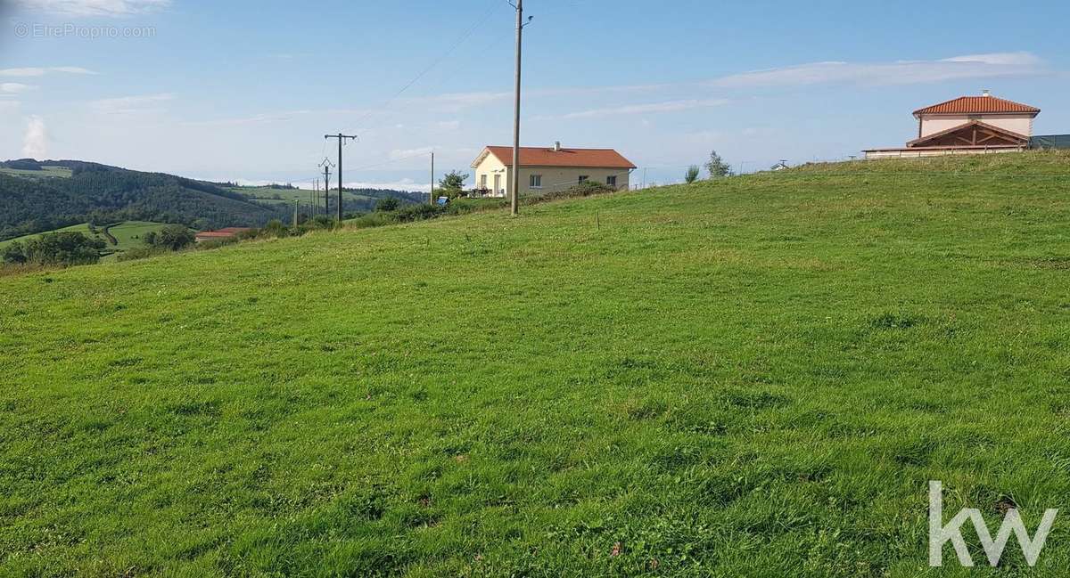 Terrain à SAINTE-COLOMBE-SUR-GAND