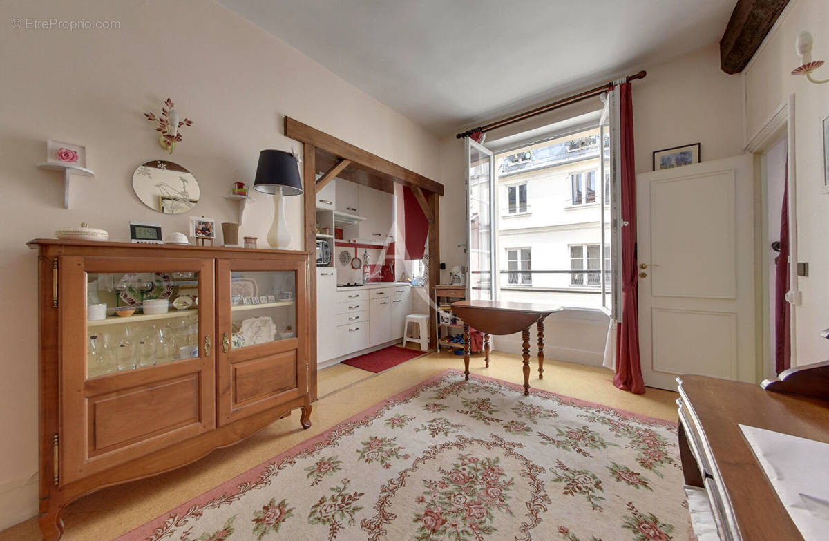 Appartement à PARIS-3E