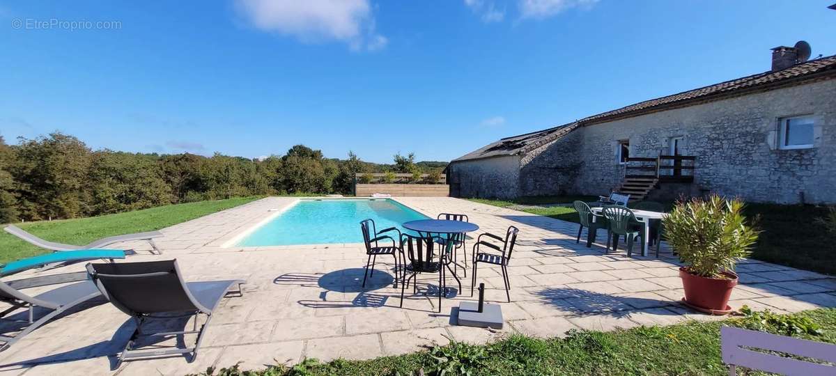 Maison à MONTAIGU-DE-QUERCY