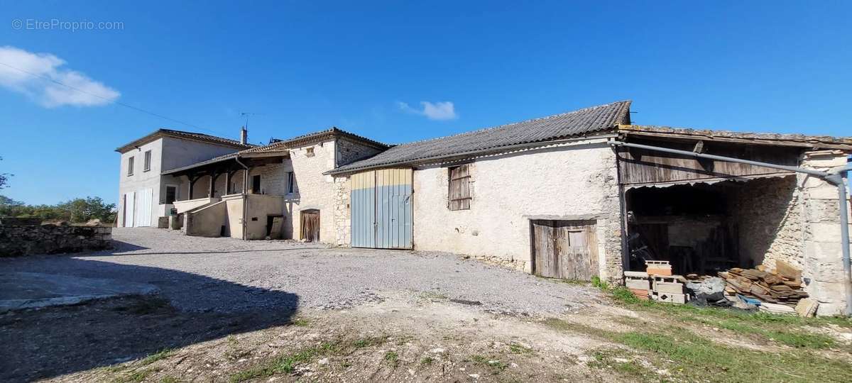 Maison à MONTAIGU-DE-QUERCY