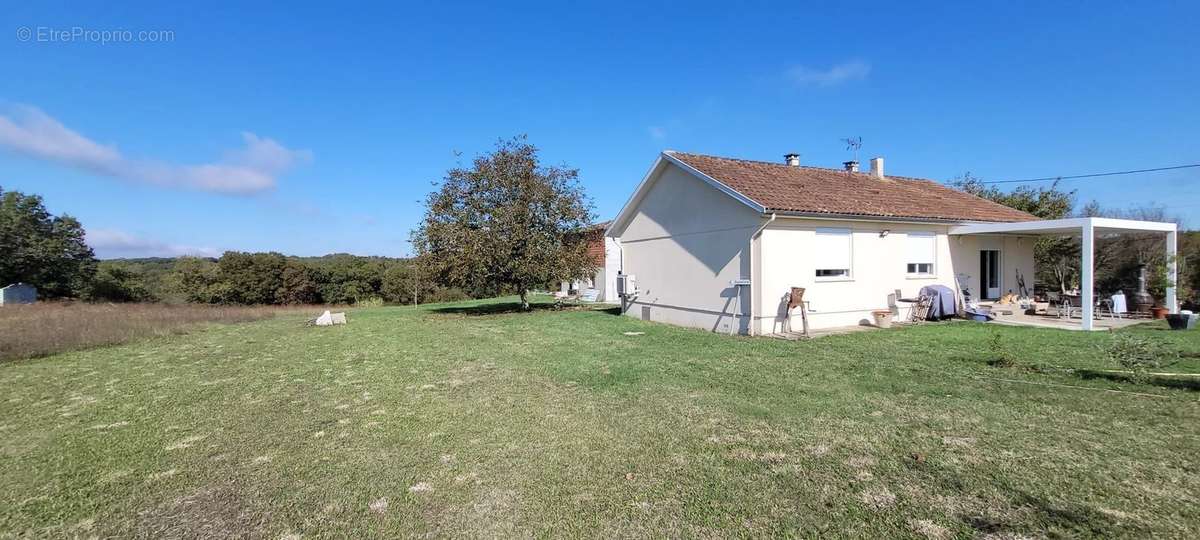 Maison à MONTAIGU-DE-QUERCY