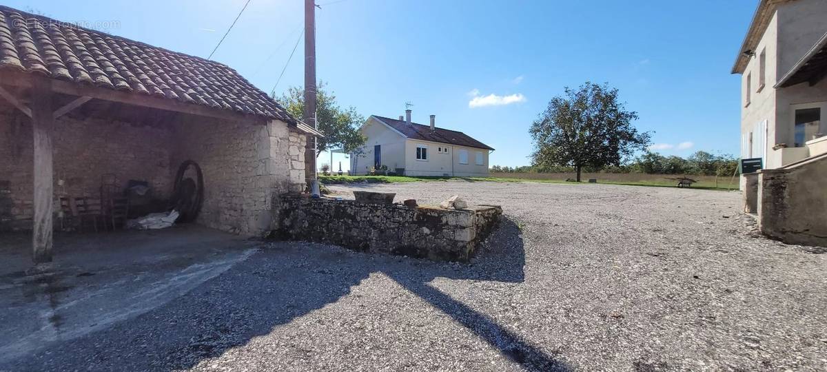 Maison à MONTAIGU-DE-QUERCY