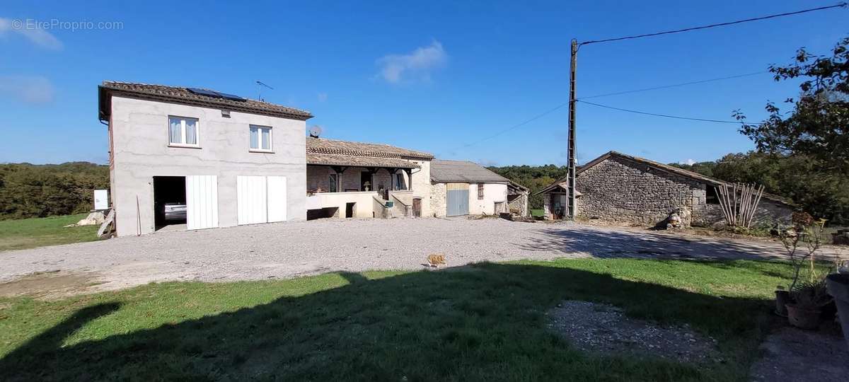 Maison à MONTAIGU-DE-QUERCY