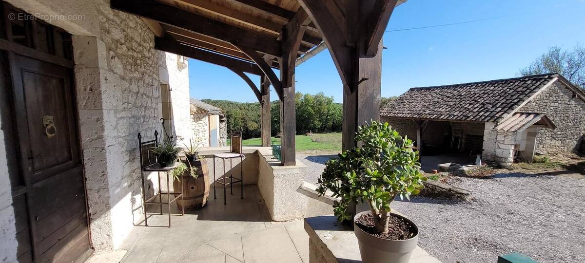 Maison à MONTAIGU-DE-QUERCY