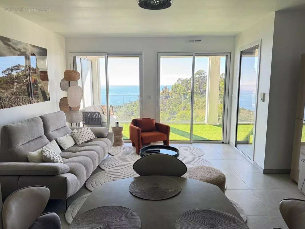 Appartement à EZE