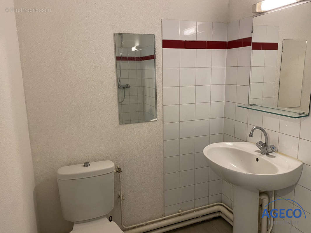 Salle d&#039;eau Wc - Appartement à TOULOUSE