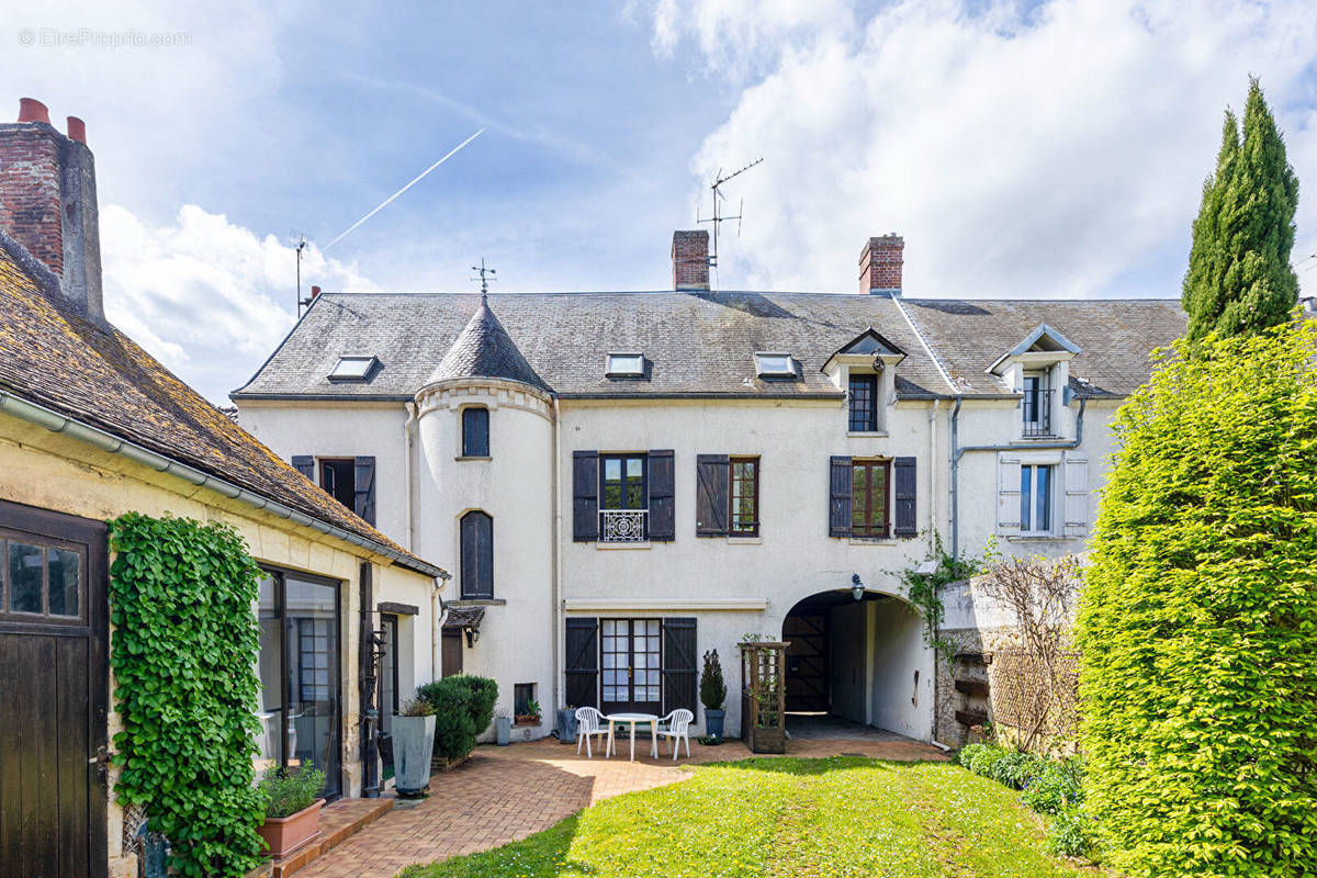 Maison à NOAILLES