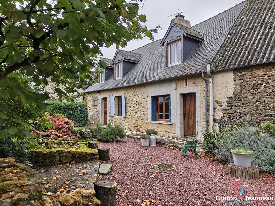 Maison à VILLAINES-LA-JUHEL