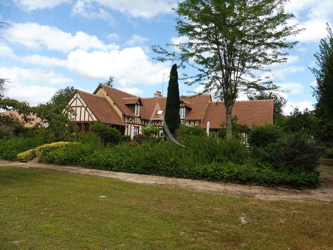 Maison à CHAUMONT-SUR-THARONNE