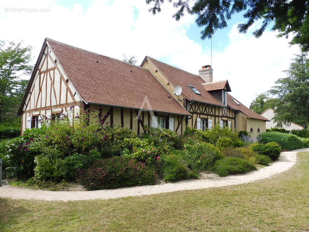 Maison à CHAUMONT-SUR-THARONNE