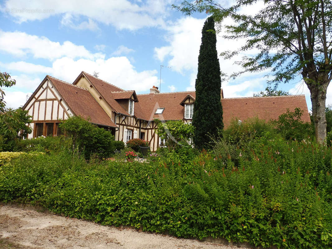 Maison à CHAUMONT-SUR-THARONNE