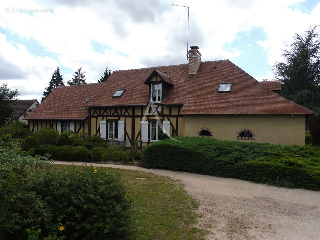 Maison à CHAUMONT-SUR-THARONNE