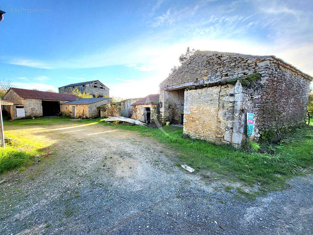 Maison à CHAVAGNES