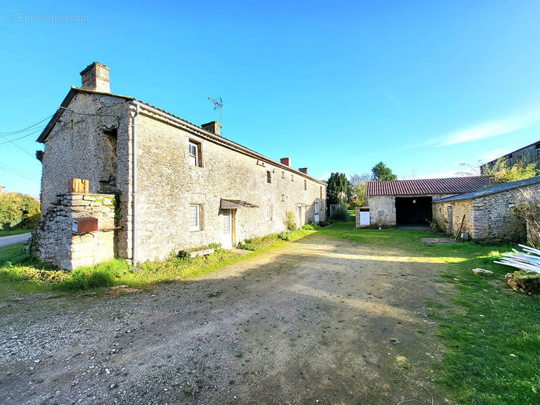 Maison à CHAVAGNES