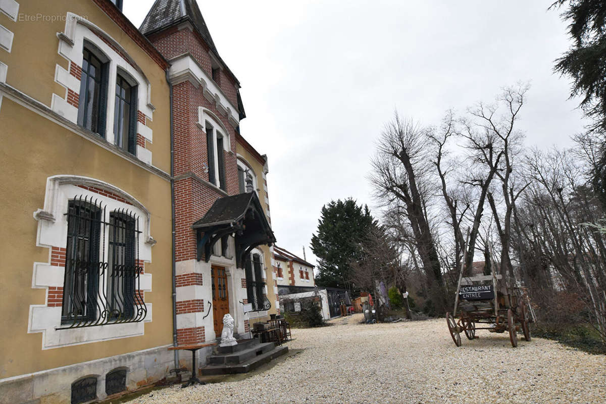 Maison à SAINT-REMY-EN-ROLLAT