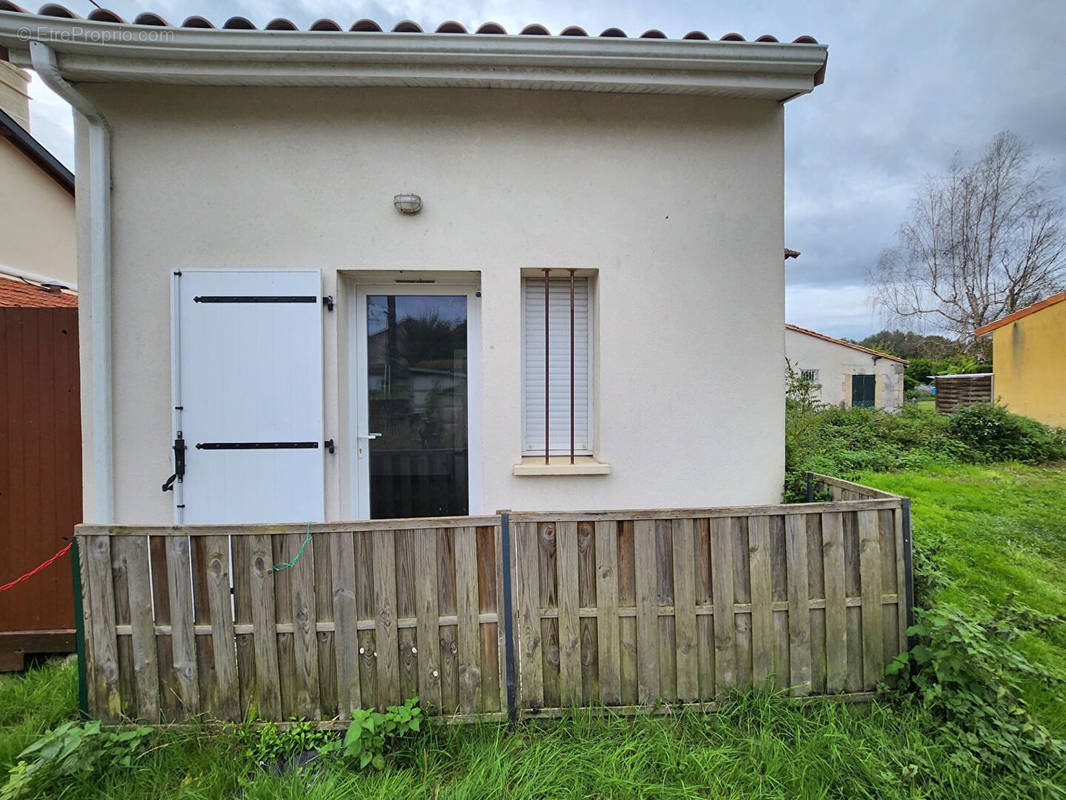 Maison à SAINT-YZAN-DE-SOUDIAC