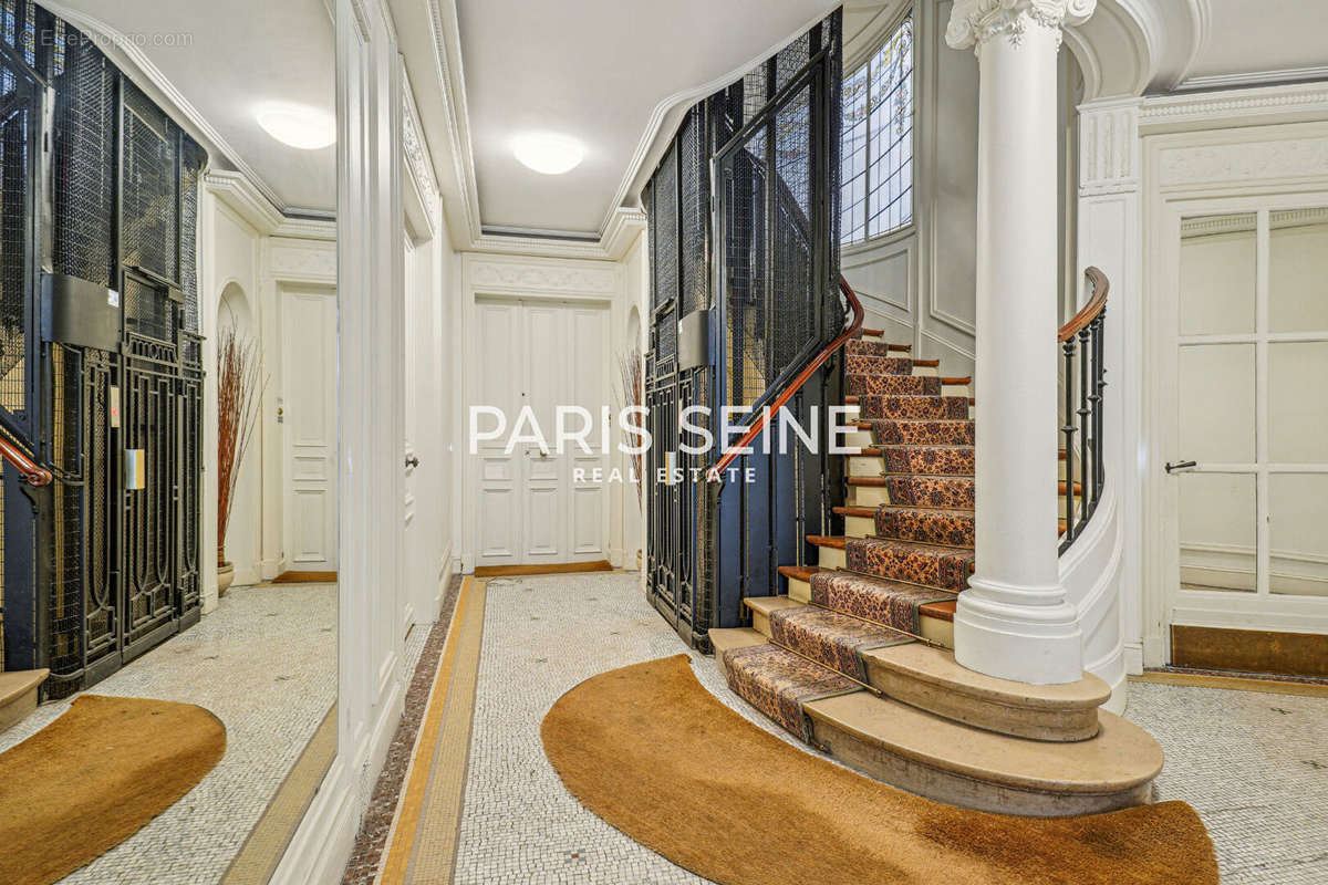 Appartement à PARIS-7E