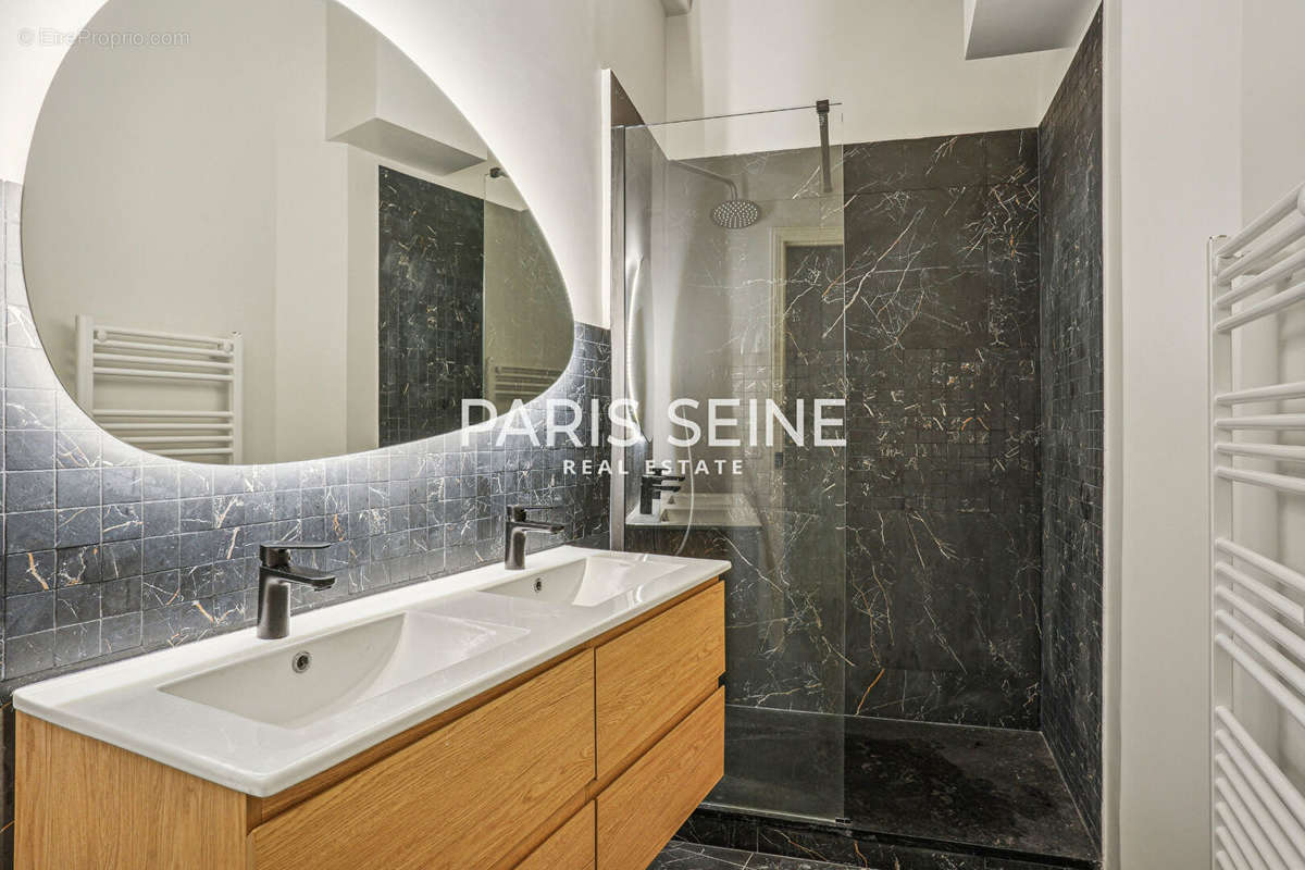 Appartement à PARIS-7E