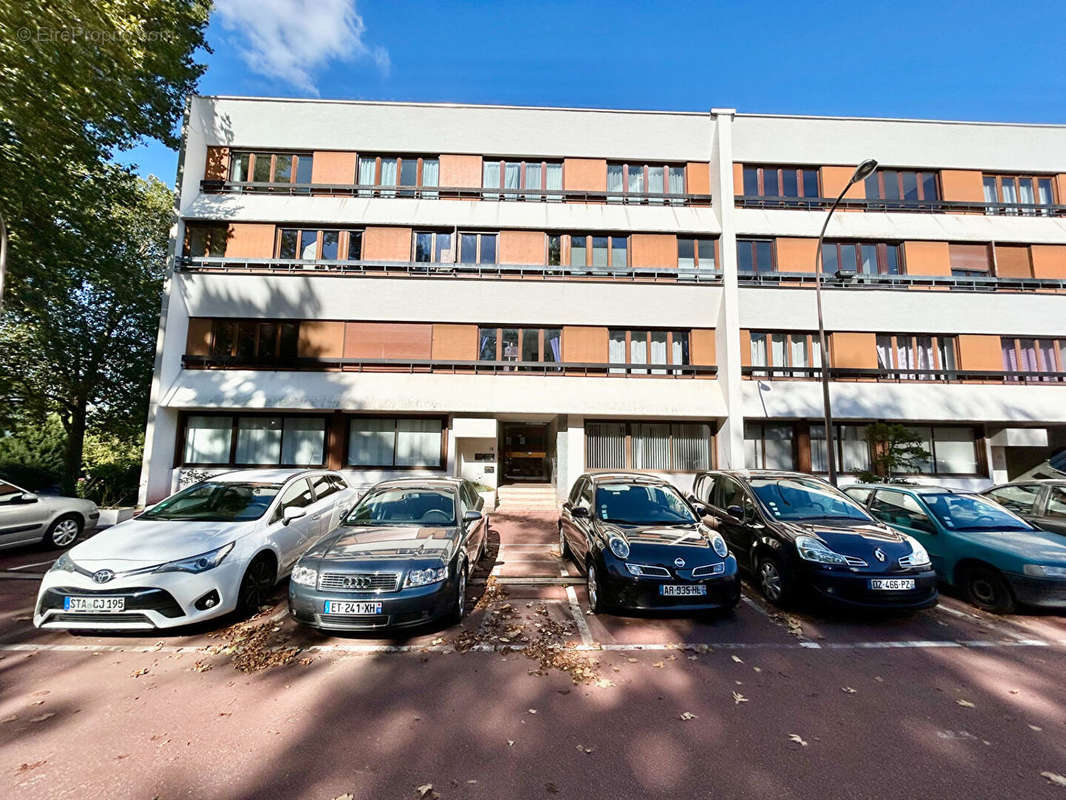 Appartement à LA CELLE-SAINT-CLOUD