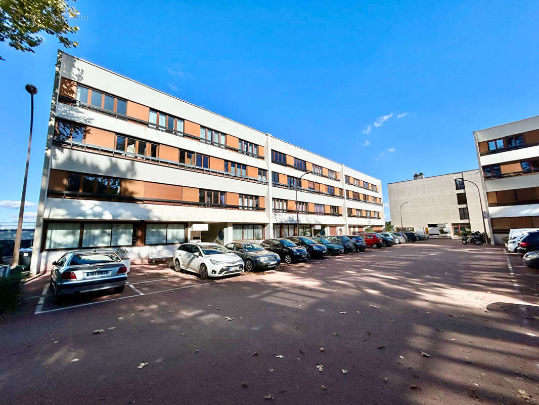 Appartement à LA CELLE-SAINT-CLOUD