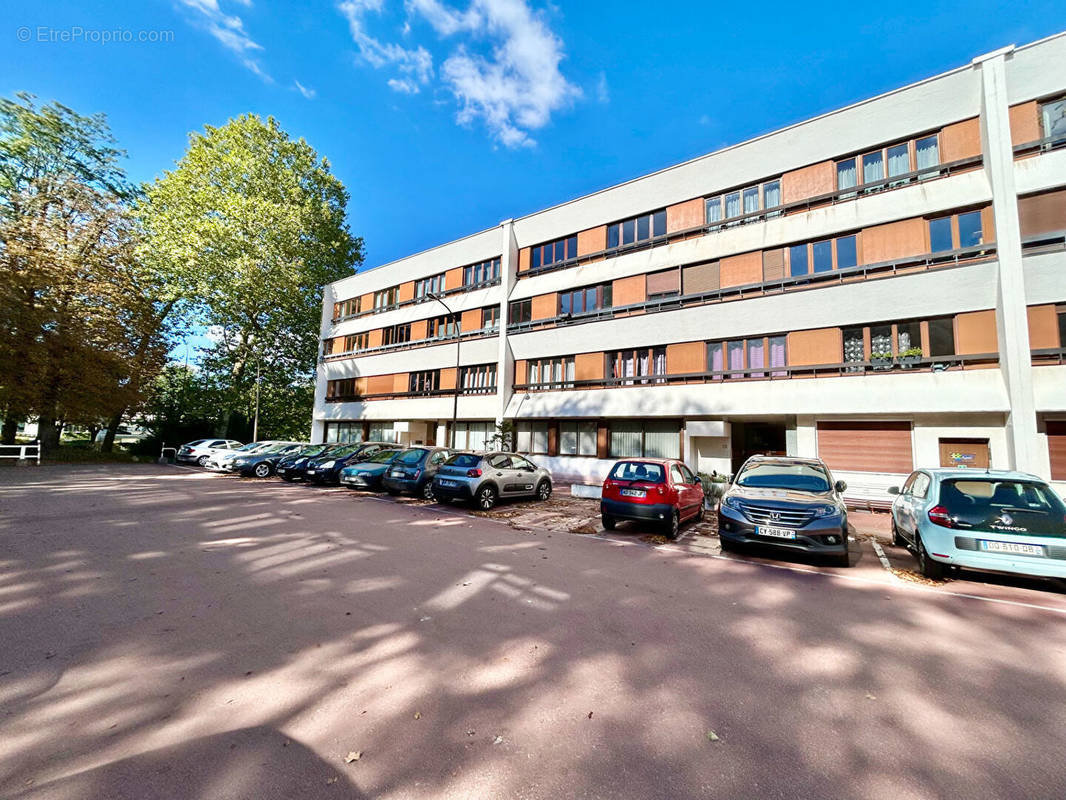 Appartement à LA CELLE-SAINT-CLOUD