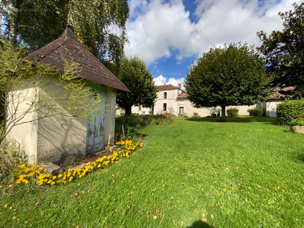 Maison à JONZAC