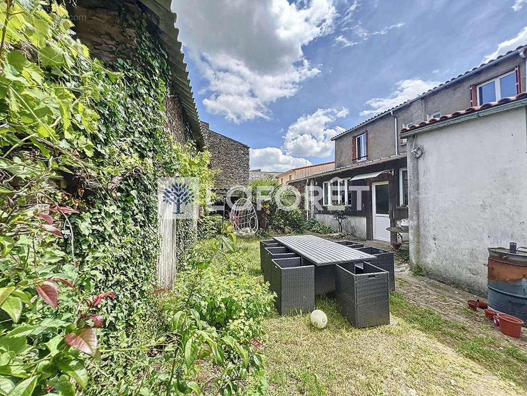 Maison à MONTILLIERS