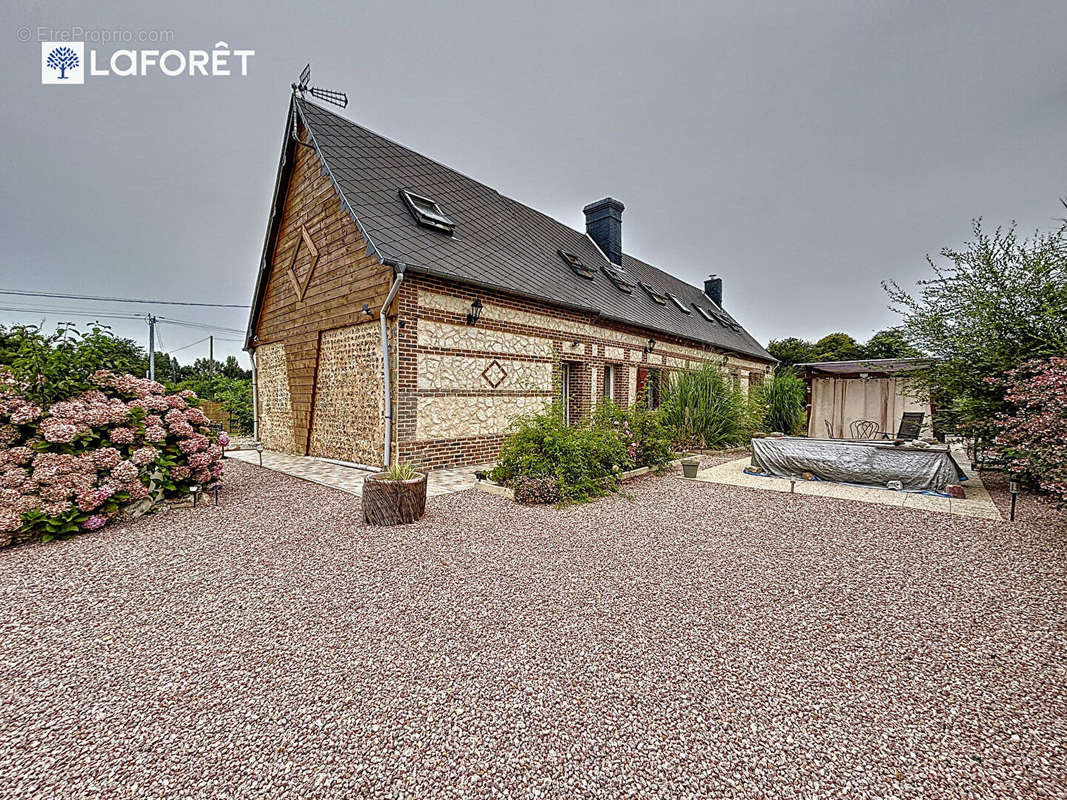 Maison à CANY-BARVILLE