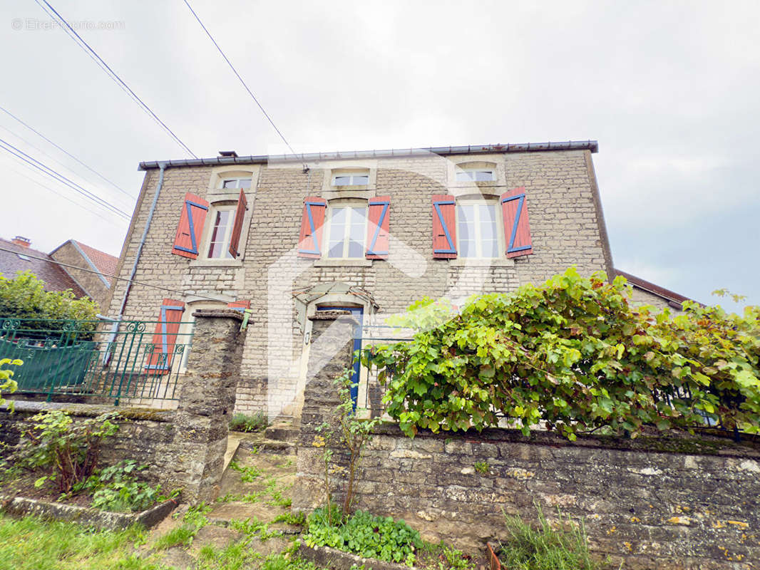 Maison à BRENNES