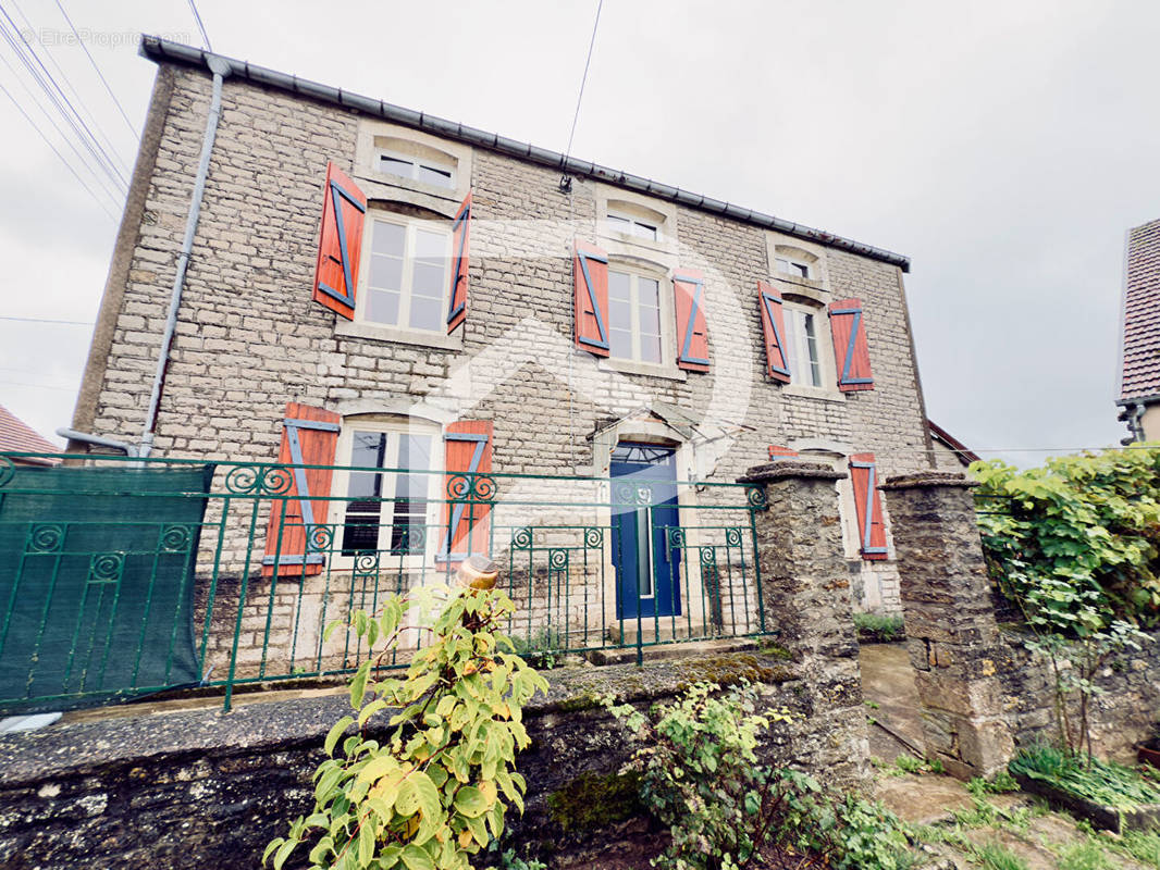 Maison à BRENNES