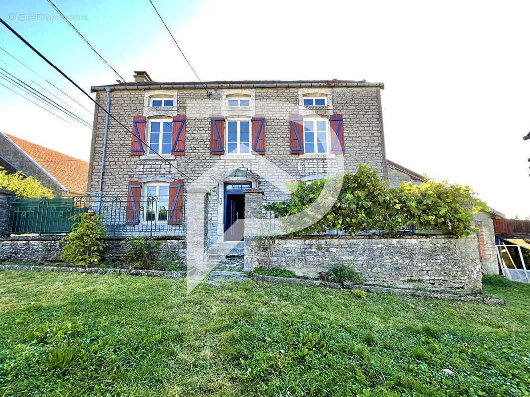 Maison à BRENNES