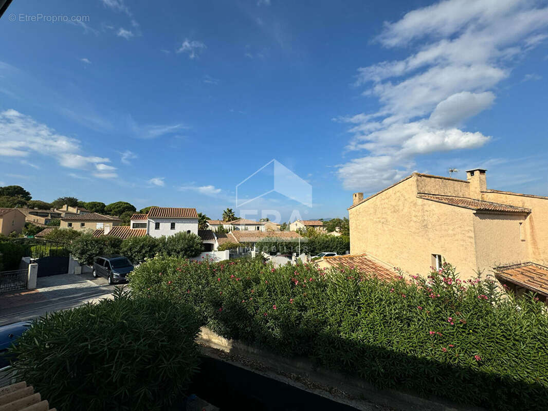 Maison à SAINT-CYR-SUR-MER