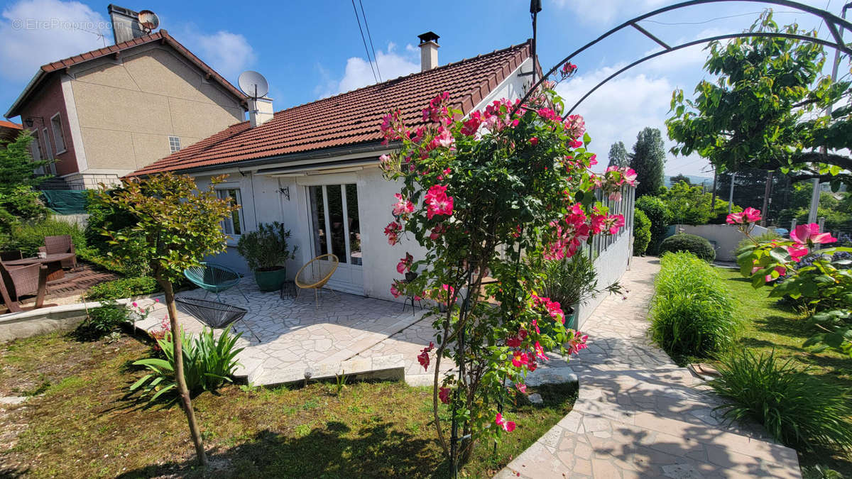 Maison à COUBRON