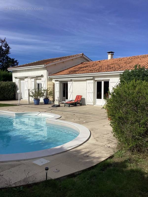 Façade maison sud vue piscine et studio - Maison à SOULAC-SUR-MER