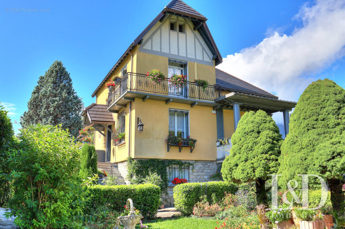 Maison face - Maison à SAINT-PIERRE-D&#039;ALBIGNY