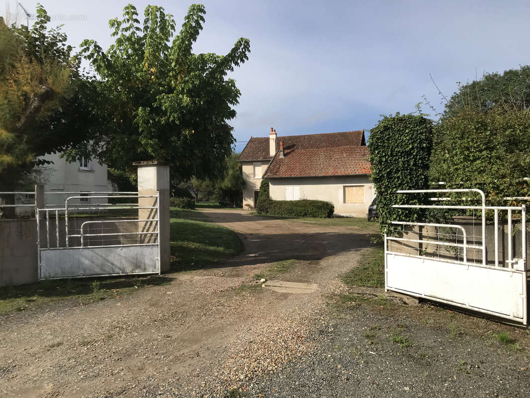 Maison à COSSAYE