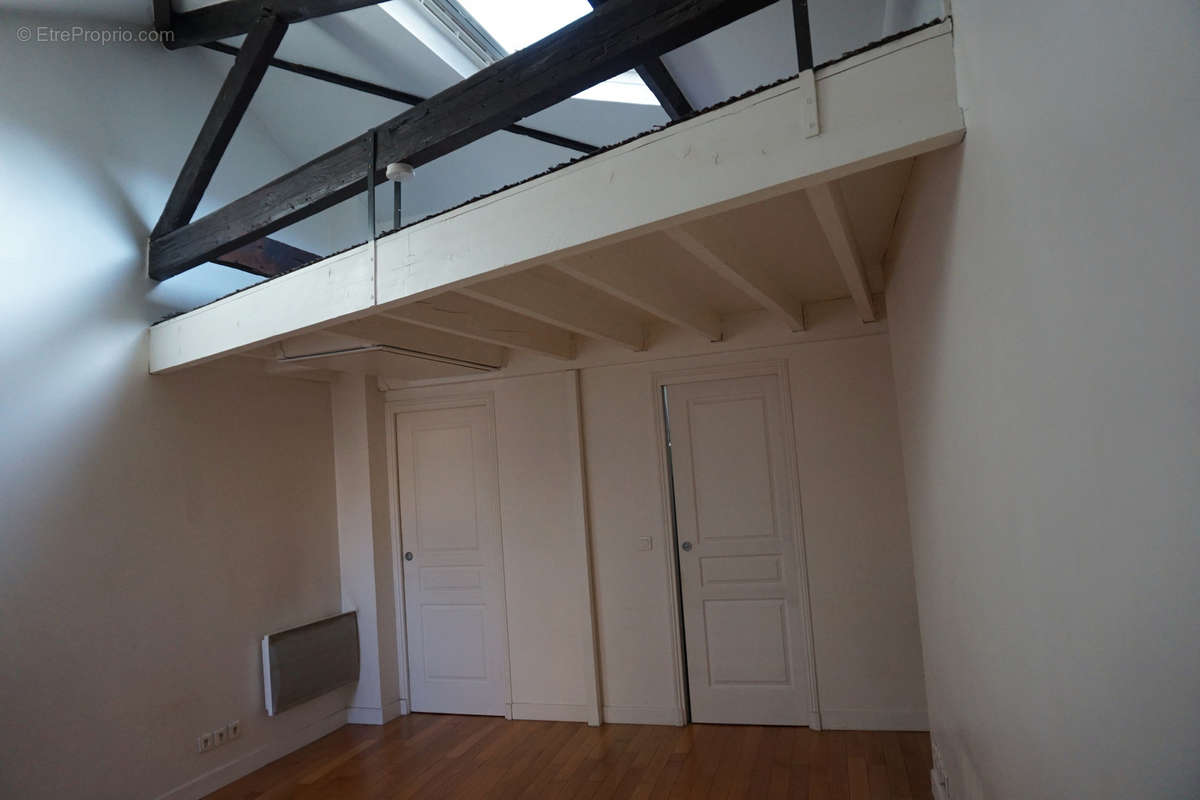 Appartement à PARIS-1E